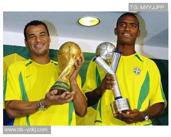 探索足球巨星的成长轨迹与辉煌成就揭示他们背后的努力与梦想